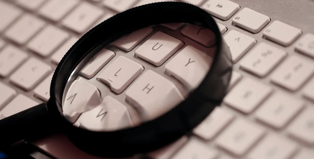 Magnifying glas on keyboard.