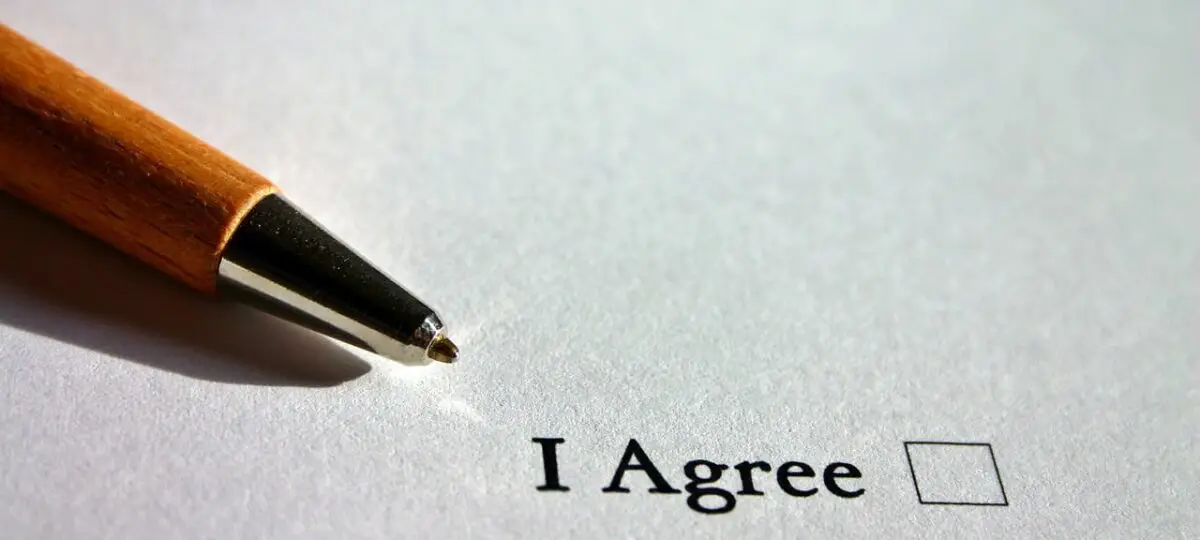 Pen on contract with checkbox "I agree". Photo.